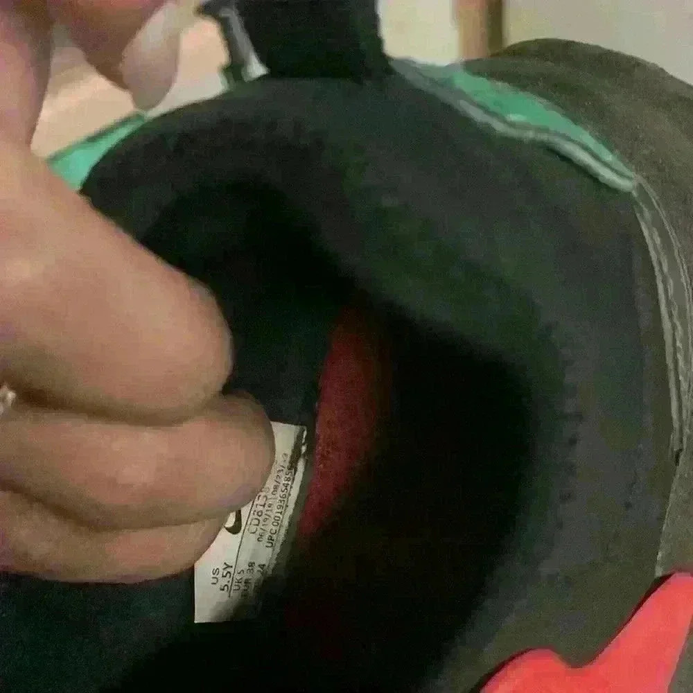 Retro NIKE athletic shoes 5.5 - Picture 6 of 6